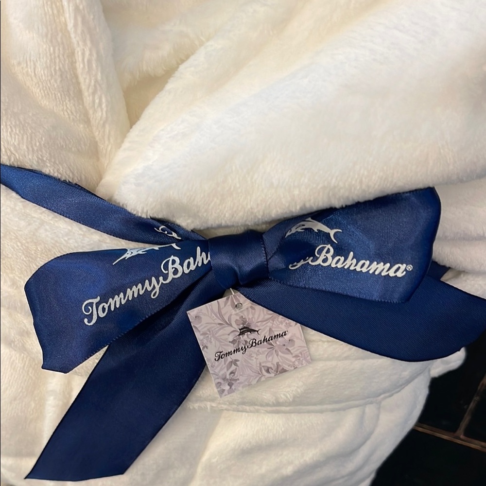 Tommy Bahama Plush White Robe with Elegant Blue Accent Ribbon